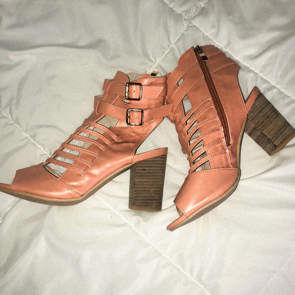 Coral heels - Picture 2 of 3